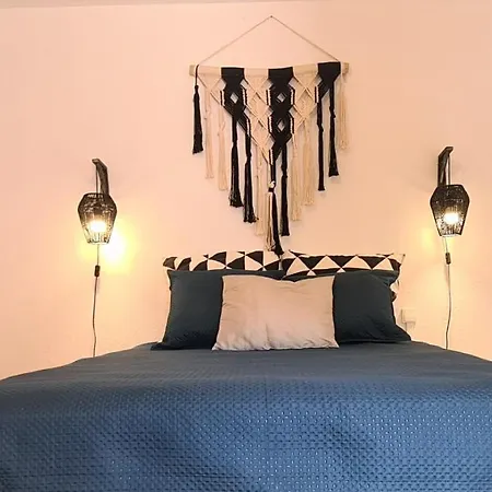 La Belle Vie - Beautiful 2 Bedroom Close To Parking