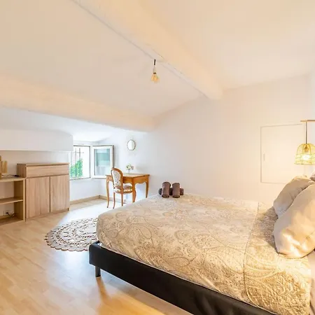 La Belle Vie - Beautiful 2 Bedroom Close To Parking