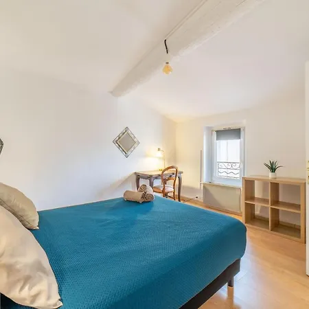 La Belle Vie - Beautiful 2 Bedroom Close To Parking